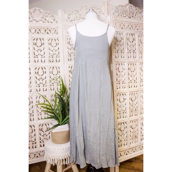 🎉HP🎉 Sage Crinkle Fabric Spaghetti Strap Maxi Dress - Picture 6 of 13